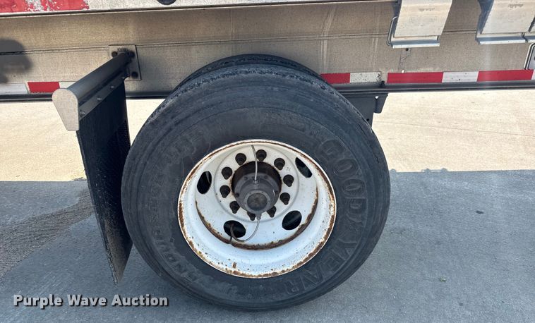 image for item LF9869 2014 Mac TNAR48AF flatbed trailer