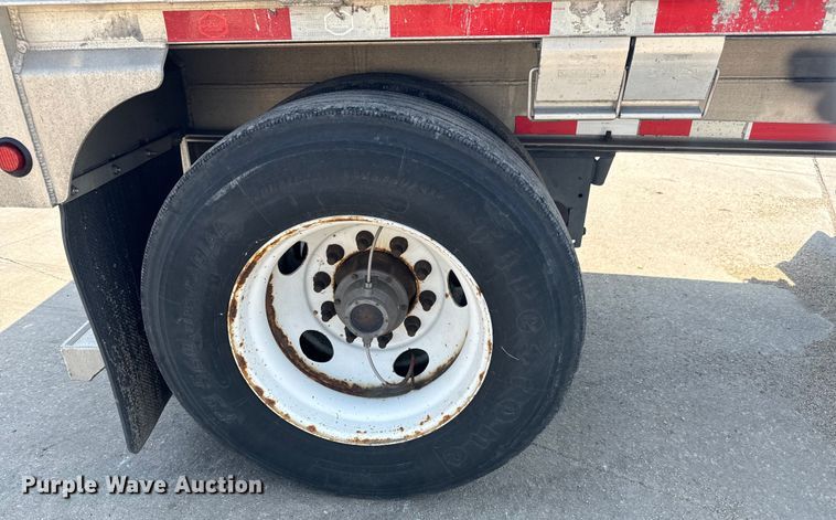 image for item LF9869 2014 Mac TNAR48AF flatbed trailer