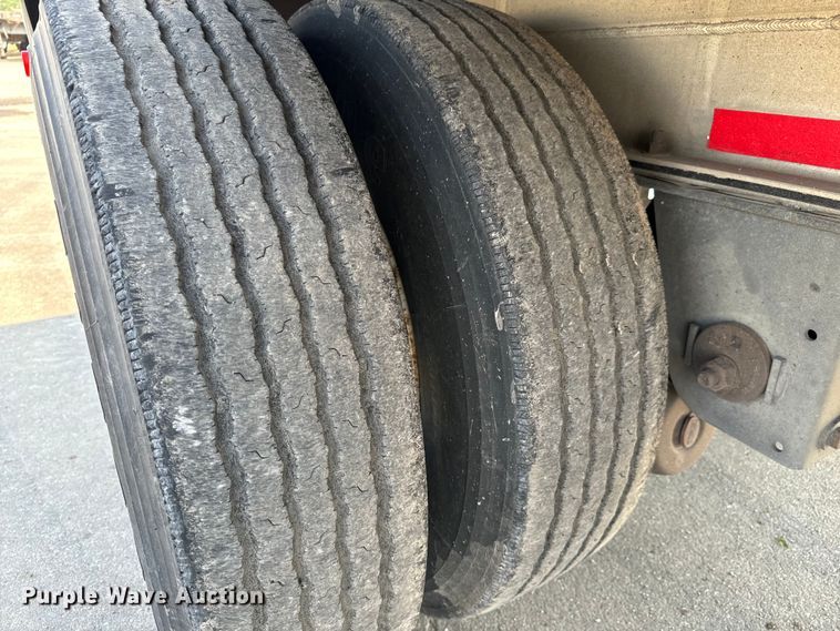 image for item LF9869 2014 Mac TNAR48AF flatbed trailer