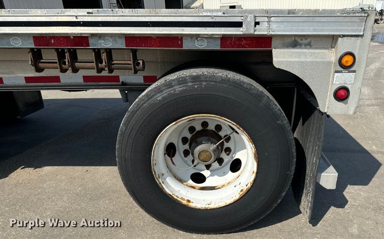 image for item LF9869 2014 Mac TNAR48AF flatbed trailer