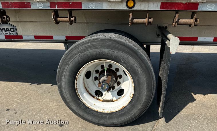 image for item LF9869 2014 Mac TNAR48AF flatbed trailer