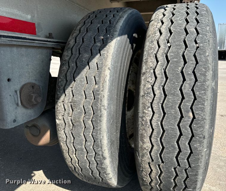 image for item LF9869 2014 Mac TNAR48AF flatbed trailer