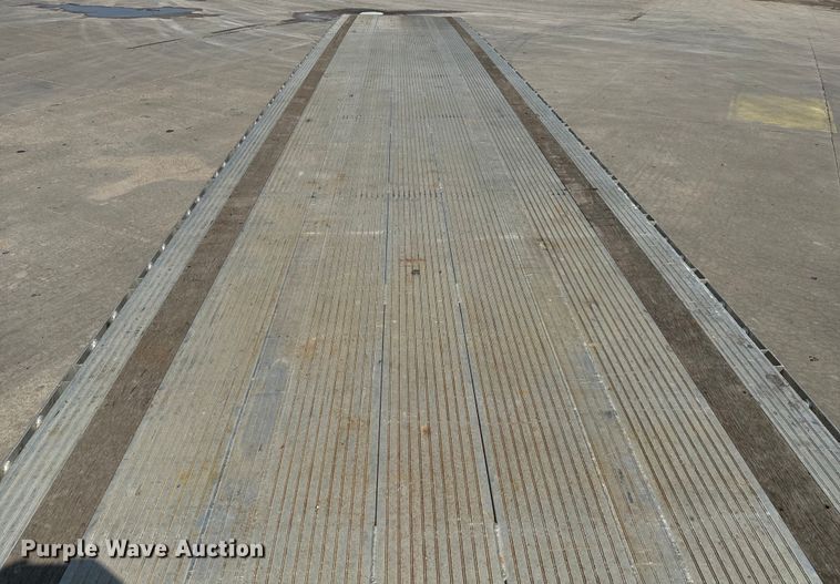 image for item LF9870 2014 Mac TNAR48AF flatbed trailer