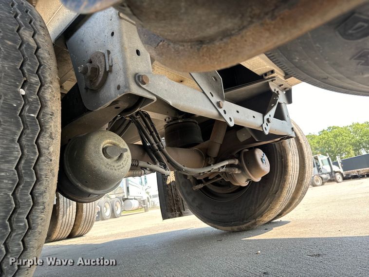 image for item LF9870 2014 Mac TNAR48AF flatbed trailer