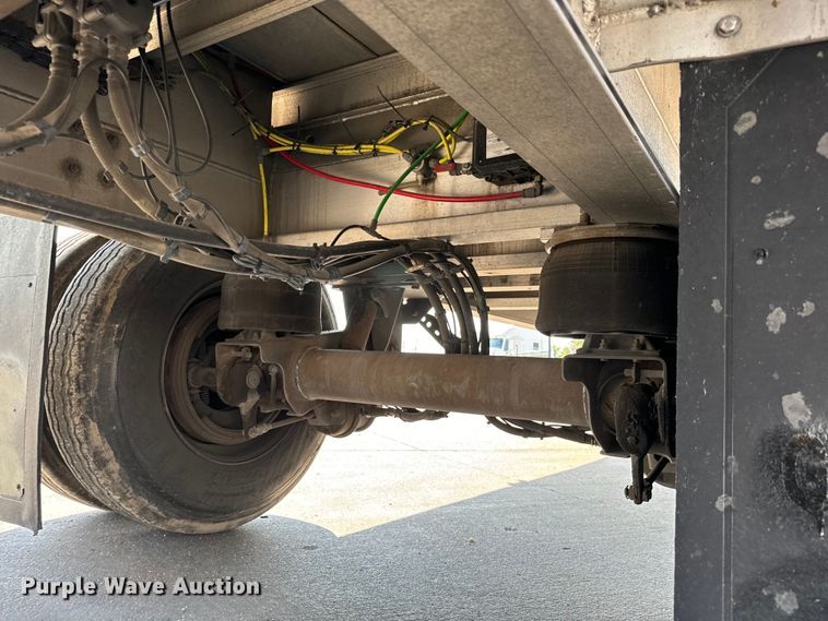 image for item LF9870 2014 Mac TNAR48AF flatbed trailer