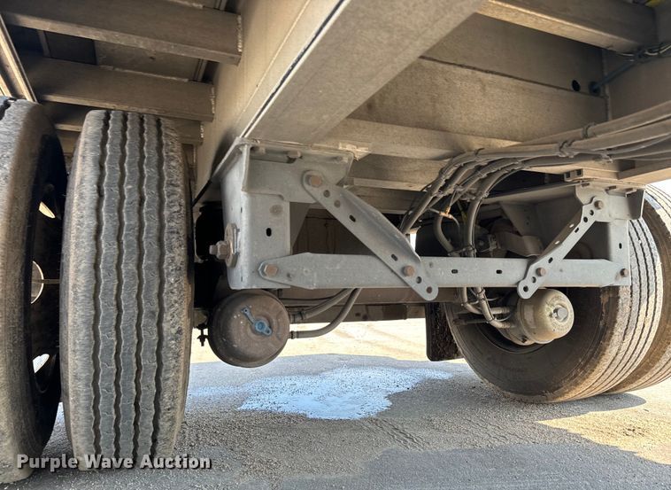 image for item LF9870 2014 Mac TNAR48AF flatbed trailer