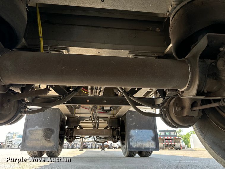 image for item LF9870 2014 Mac TNAR48AF flatbed trailer