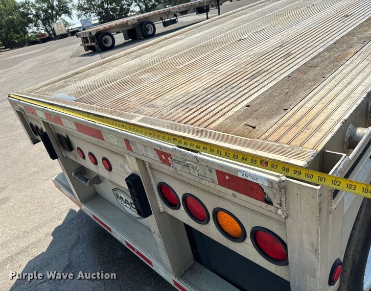 image for item LF9870 2014 Mac TNAR48AF flatbed trailer