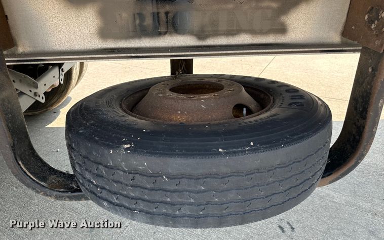 image for item LF9870 2014 Mac TNAR48AF flatbed trailer