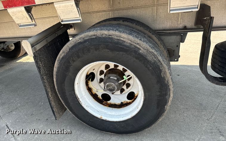 image for item LF9870 2014 Mac TNAR48AF flatbed trailer