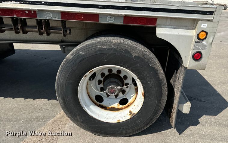 image for item LF9870 2014 Mac TNAR48AF flatbed trailer