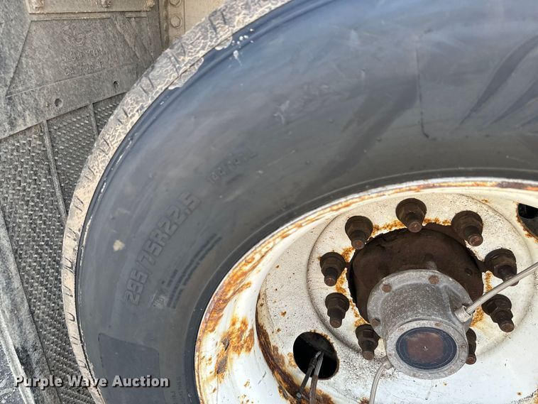 image for item LF9871 2013 Great Dane  FXP-0024-00048 flatbed trailer