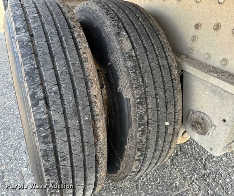 image for item LF9871 2013 Great Dane  FXP-0024-00048 flatbed trailer