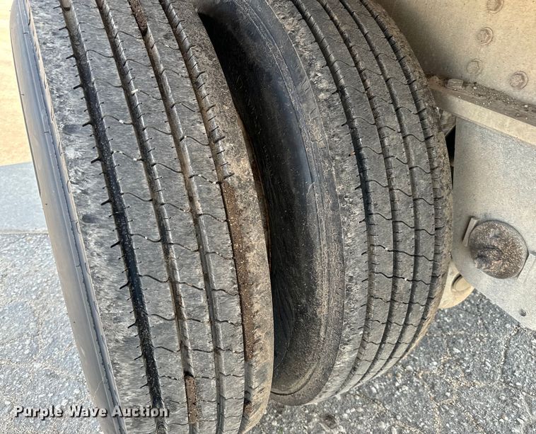 image for item LF9871 2013 Great Dane  FXP-0024-00048 flatbed trailer