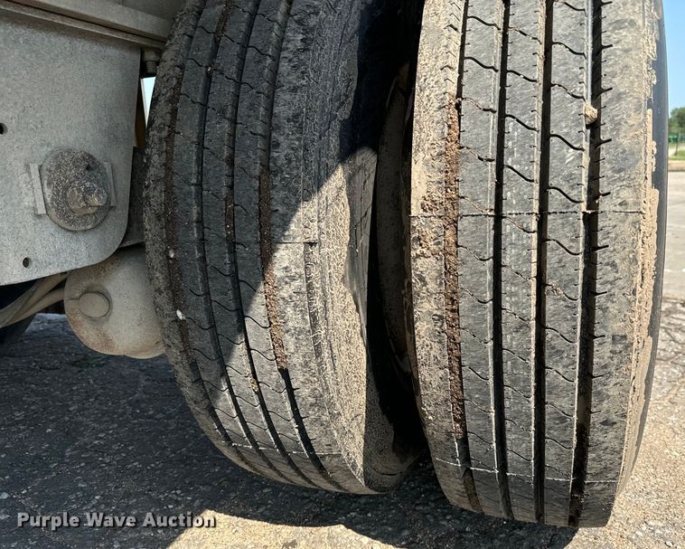 image for item LF9871 2013 Great Dane  FXP-0024-00048 flatbed trailer