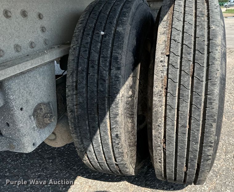 image for item LF9871 2013 Great Dane  FXP-0024-00048 flatbed trailer