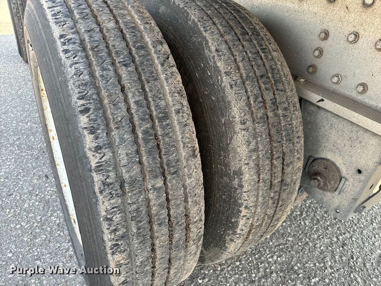 image for item LF9872 2013 Great Dane  FXP-0024-00048  flatbed trailer