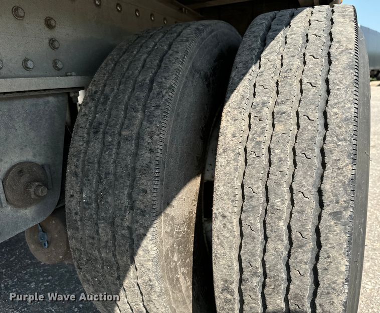 image for item LF9872 2013 Great Dane  FXP-0024-00048  flatbed trailer