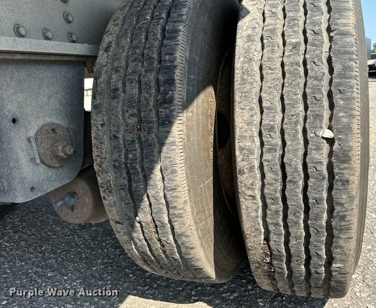 image for item LF9872 2013 Great Dane  FXP-0024-00048  flatbed trailer