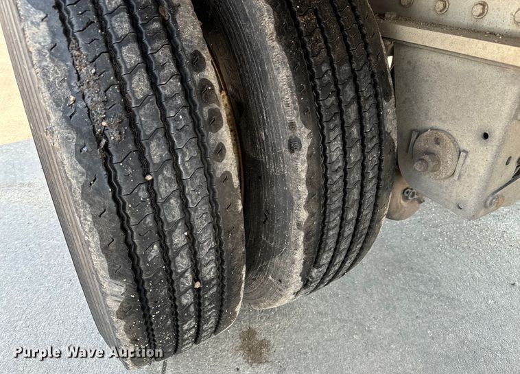 image for item LF9873 2013 Great Dane  FXP-0024-00048  flatbed trailer