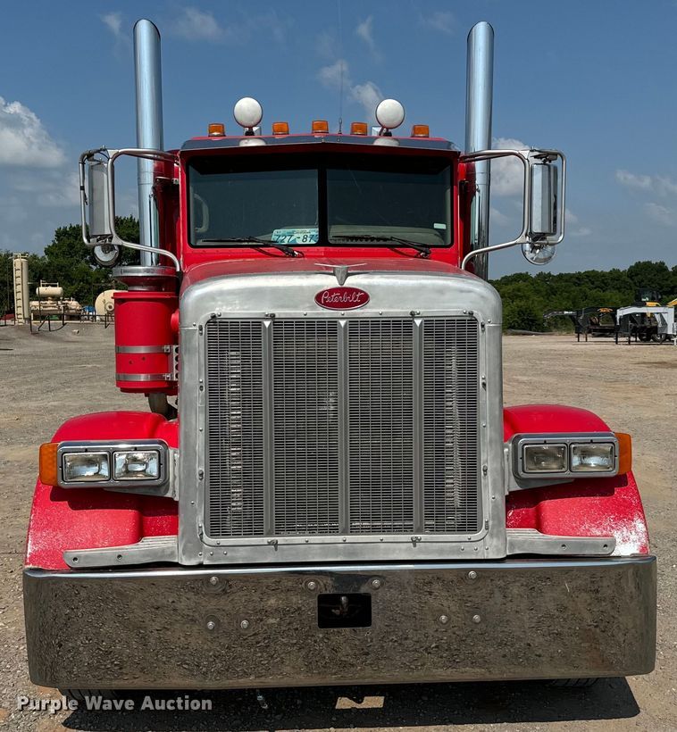 image for item LV9268 2007 Peterbilt  378 semi truck