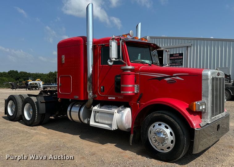 image for item LV9268 2007 Peterbilt  378 semi truck