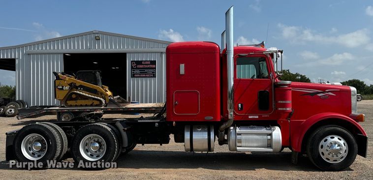 image for item LV9268 2007 Peterbilt  378 semi truck
