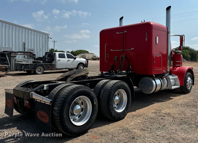 image for item LV9268 2007 Peterbilt  378 semi truck