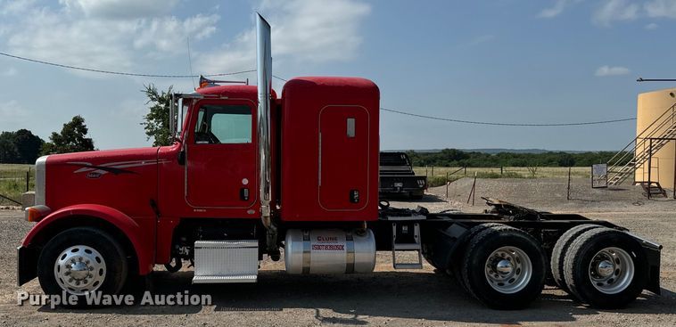 image for item LV9268 2007 Peterbilt  378 semi truck