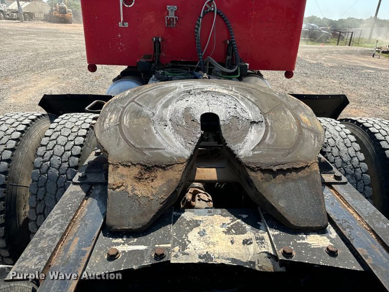 image for item LV9268 2007 Peterbilt  378 semi truck