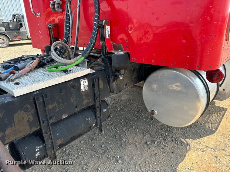 image for item LV9268 2007 Peterbilt  378 semi truck