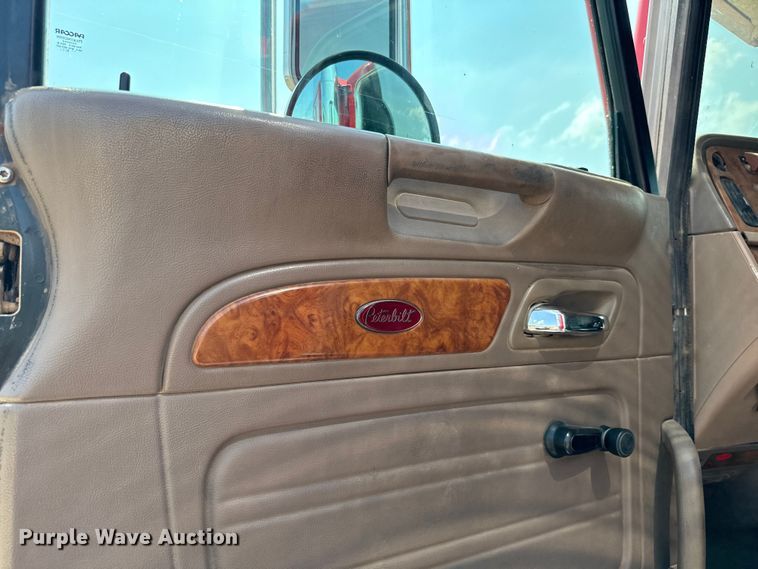 image for item LV9268 2007 Peterbilt  378 semi truck