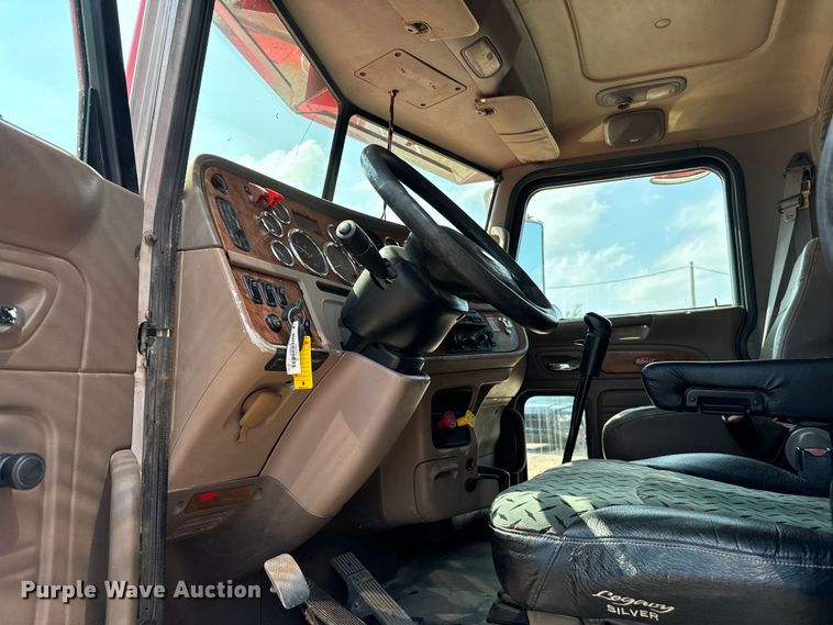 image for item LV9268 2007 Peterbilt  378 semi truck