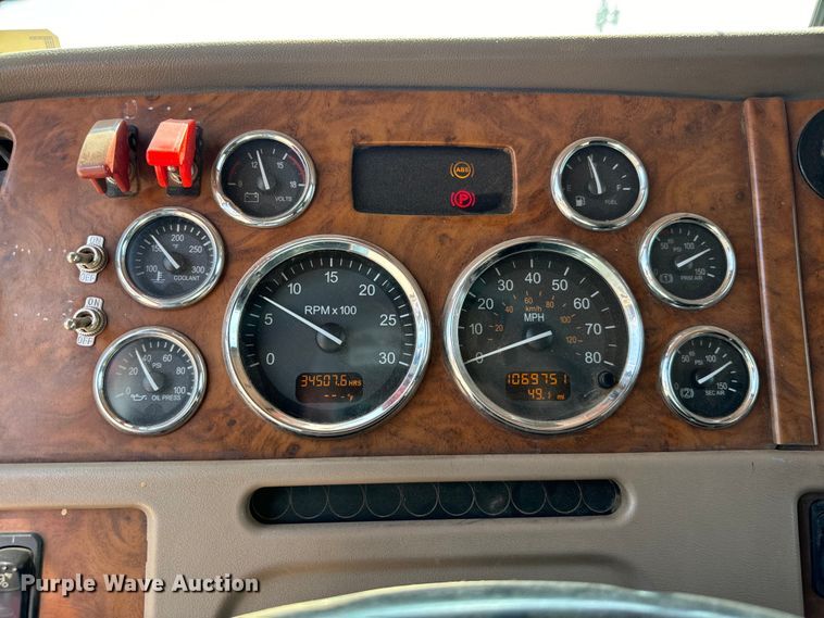 image for item LV9268 2007 Peterbilt  378 semi truck