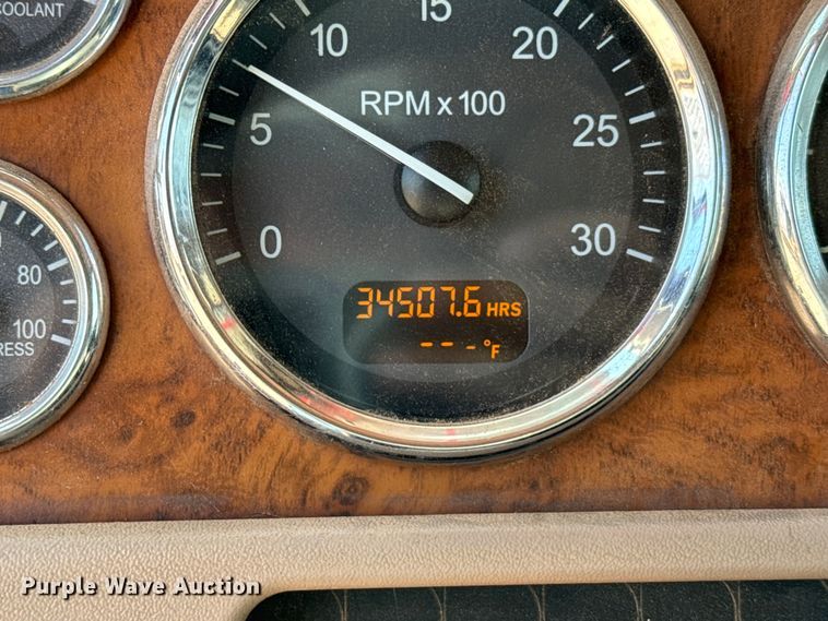 image for item LV9268 2007 Peterbilt  378 semi truck