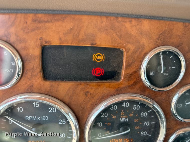 image for item LV9268 2007 Peterbilt  378 semi truck