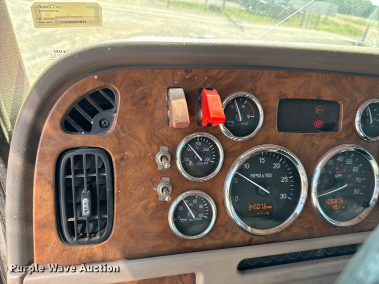 image for item LV9268 2007 Peterbilt  378 semi truck