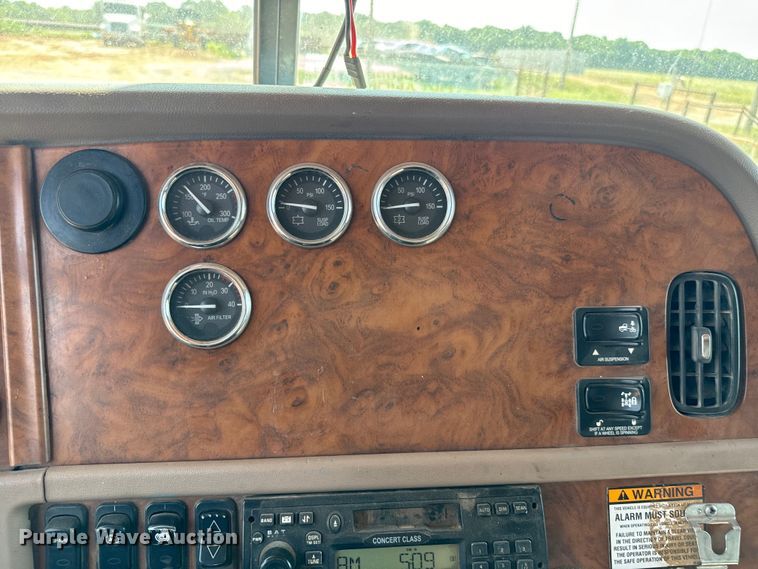 image for item LV9268 2007 Peterbilt  378 semi truck