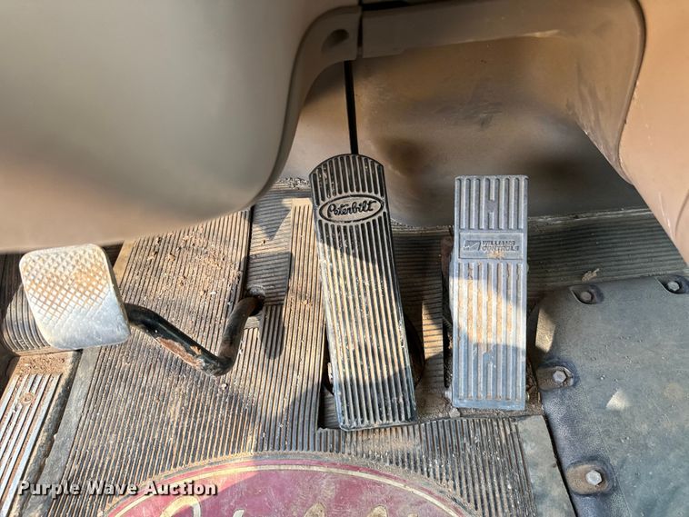 image for item LV9268 2007 Peterbilt  378 semi truck