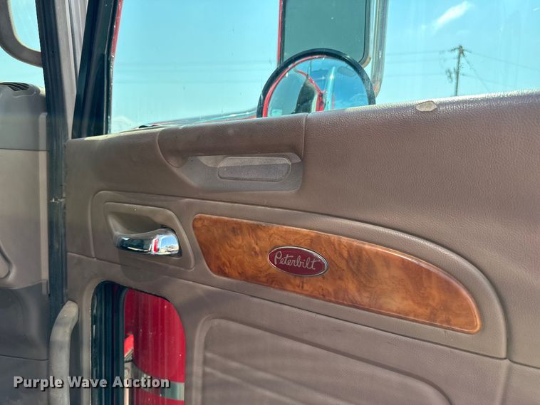 image for item LV9268 2007 Peterbilt  378 semi truck