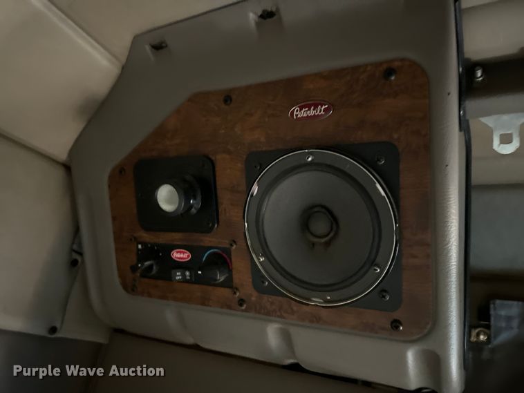 image for item LV9268 2007 Peterbilt  378 semi truck