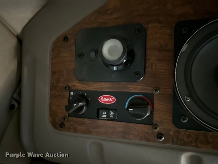 image for item LV9268 2007 Peterbilt  378 semi truck