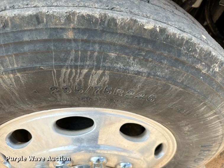 image for item LV9268 2007 Peterbilt  378 semi truck