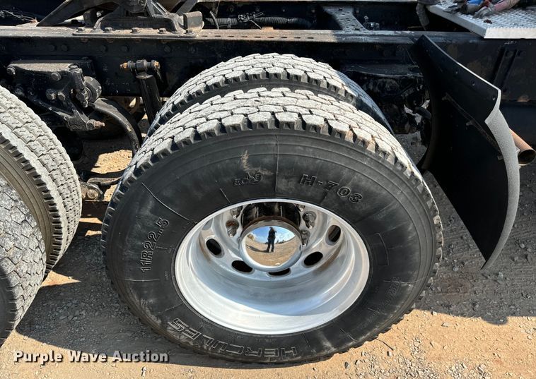 image for item LV9268 2007 Peterbilt  378 semi truck