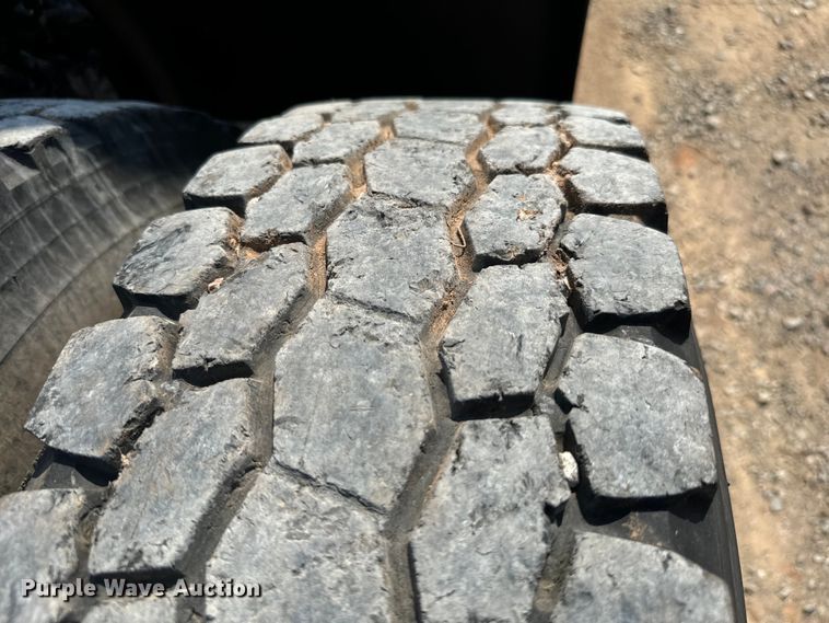 image for item LV9268 2007 Peterbilt  378 semi truck