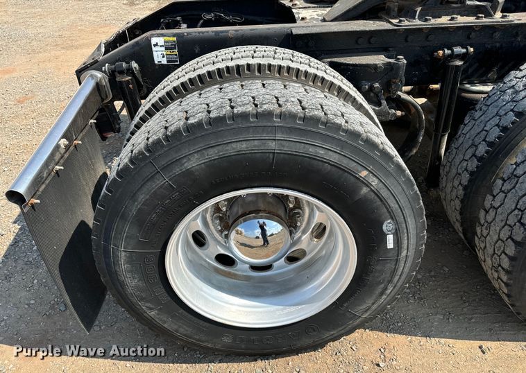 image for item LV9268 2007 Peterbilt  378 semi truck