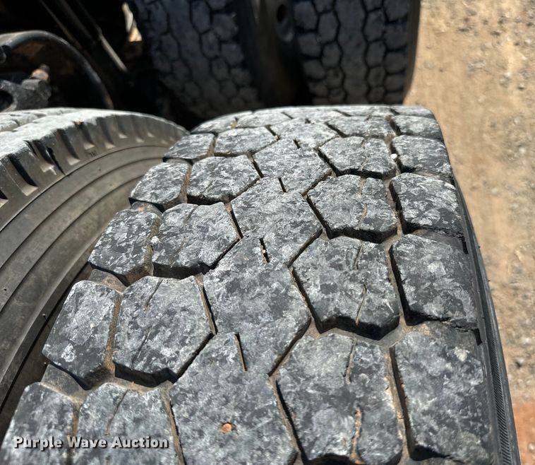 image for item LV9268 2007 Peterbilt  378 semi truck