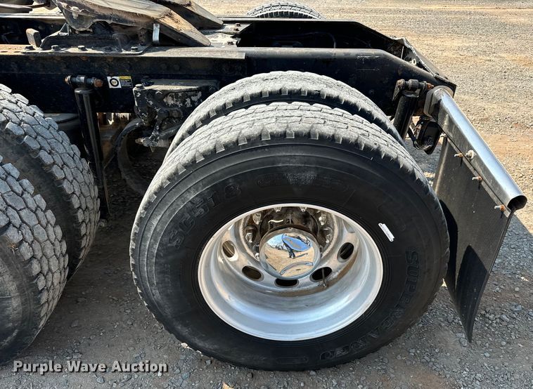 image for item LV9268 2007 Peterbilt  378 semi truck