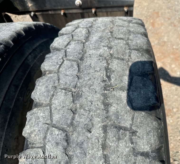 image for item LV9268 2007 Peterbilt  378 semi truck