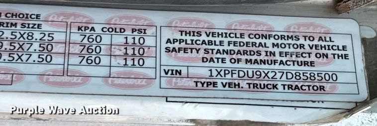 image for item LV9268 2007 Peterbilt  378 semi truck